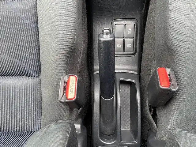 トヨタ アクア S 島根県 2015(平27)年 4.5万km ディープアメジストマイカメタリック ワンオーナー/純正ＳＤナビ/フルセグTV/ＤＶＤ再生/Ｂｌｕｅｔｏｏｔｈ/スマートキー/プッシュスタート/アイドリングストップ/オートライト　/オートエアコン/横滑り防止装置　/純正フロアマット　/保証書　/取扱説明書　/スペアキー１本/スタッドレスタイヤ＆ホイール4本セット積込み