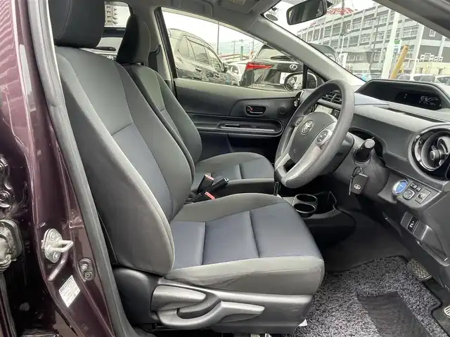 トヨタ アクア S 島根県 2015(平27)年 4.5万km ディープアメジストマイカメタリック ワンオーナー/純正ＳＤナビ/フルセグTV/ＤＶＤ再生/Ｂｌｕｅｔｏｏｔｈ/スマートキー/プッシュスタート/アイドリングストップ/オートライト　/オートエアコン/横滑り防止装置　/純正フロアマット　/保証書　/取扱説明書　/スペアキー１本/スタッドレスタイヤ＆ホイール4本セット積込み