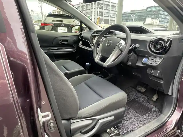 トヨタ アクア S 島根県 2015(平27)年 4.5万km ディープアメジストマイカメタリック ワンオーナー/純正ＳＤナビ/フルセグTV/ＤＶＤ再生/Ｂｌｕｅｔｏｏｔｈ/スマートキー/プッシュスタート/アイドリングストップ/オートライト　/オートエアコン/横滑り防止装置　/純正フロアマット　/保証書　/取扱説明書　/スペアキー１本/スタッドレスタイヤ＆ホイール4本セット積込み