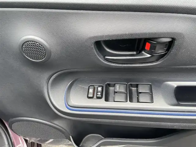 トヨタ アクア S 島根県 2015(平27)年 4.5万km ディープアメジストマイカメタリック ワンオーナー/純正ＳＤナビ/フルセグTV/ＤＶＤ再生/Ｂｌｕｅｔｏｏｔｈ/スマートキー/プッシュスタート/アイドリングストップ/オートライト　/オートエアコン/横滑り防止装置　/純正フロアマット　/保証書　/取扱説明書　/スペアキー１本/スタッドレスタイヤ＆ホイール4本セット積込み