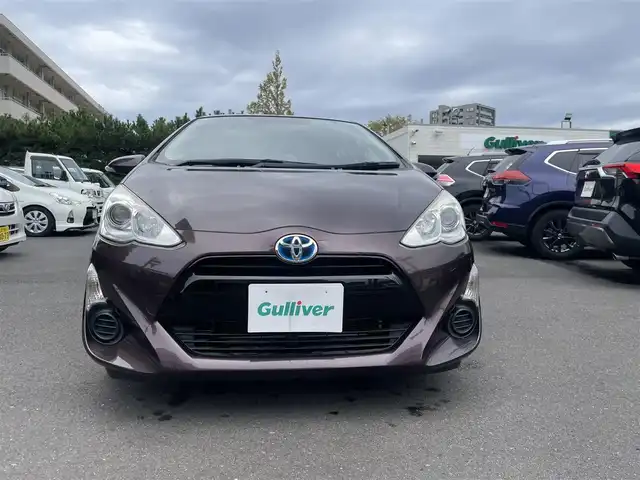 トヨタ アクア S 島根県 2015(平27)年 4.5万km ディープアメジストマイカメタリック ワンオーナー/純正ＳＤナビ/フルセグTV/ＤＶＤ再生/Ｂｌｕｅｔｏｏｔｈ/スマートキー/プッシュスタート/アイドリングストップ/オートライト　/オートエアコン/横滑り防止装置　/純正フロアマット　/保証書　/取扱説明書　/スペアキー１本/スタッドレスタイヤ＆ホイール4本セット積込み