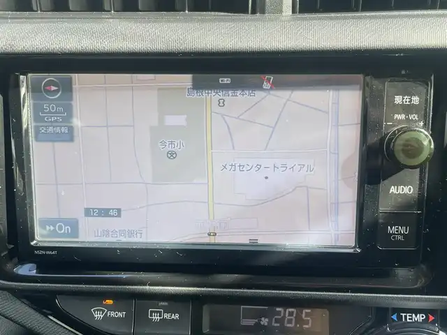 トヨタ アクア S 島根県 2015(平27)年 4.5万km ディープアメジストマイカメタリック ワンオーナー/純正ＳＤナビ/フルセグTV/ＤＶＤ再生/Ｂｌｕｅｔｏｏｔｈ/スマートキー/プッシュスタート/アイドリングストップ/オートライト　/オートエアコン/横滑り防止装置　/純正フロアマット　/保証書　/取扱説明書　/スペアキー１本/スタッドレスタイヤ＆ホイール4本セット積込み