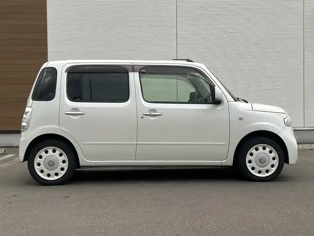 ダイハツ ミラ ココア X 秋田県 2016(平28)年 11.1万km パールホワイトⅢ ４WD/社外HDDナビ（DVD/CD/AM/FM）/ワンセグ（走行中視聴可能）/スマートキー/アイドリングストップ/ETC/純正フロアマット/純正ドアバイザー/オートエアコン/パワーステアリング/パワーウィンドウ/ヘッドライトレベライザー/盗難防止装置/寒冷地仕様/電動格納ミラー/保証書/取扱説明書/記録簿