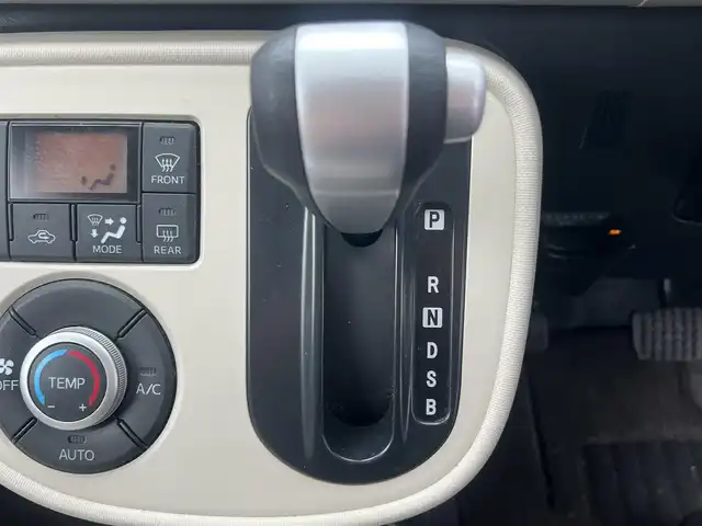 ダイハツ ミラ ココア X 秋田県 2016(平28)年 11.1万km パールホワイトⅢ ４WD/社外HDDナビ（DVD/CD/AM/FM）/ワンセグ（走行中視聴可能）/スマートキー/アイドリングストップ/ETC/純正フロアマット/純正ドアバイザー/オートエアコン/パワーステアリング/パワーウィンドウ/ヘッドライトレベライザー/盗難防止装置/寒冷地仕様/電動格納ミラー/保証書/取扱説明書/記録簿