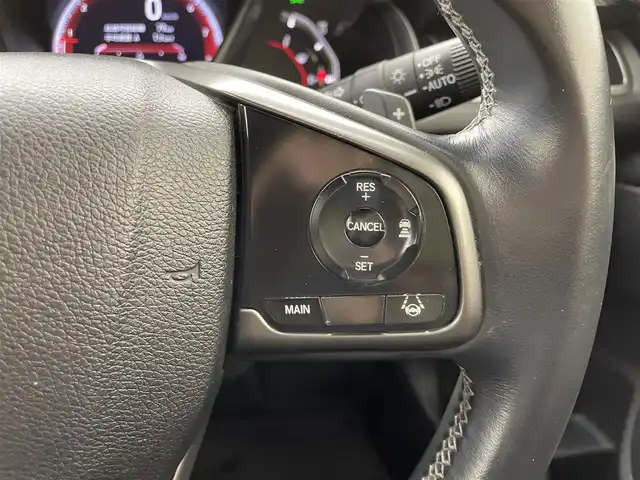 ホンダ シビック ハッチバック 群馬県 2020(令2)年 5.5万km プラチナホワイトパール 純正ギャザーズナビ（VXM-204VFi)/・CD/DVD/SD(MSV)/USB/Bluetooth/フルセグTV/・バックモニター/＝＝＝＝＝＝＝＝＝＝＝＝/純正ギャザーズナビ　バックモニター　ハーフレザー　パワーシート　シートヒーター　パドルシフト　前後ドラレコ　衝突軽減　追従クルーズコントロール　ビルトインＥＴＣ２．０　スマートキー　防眩ミラー　禁煙車