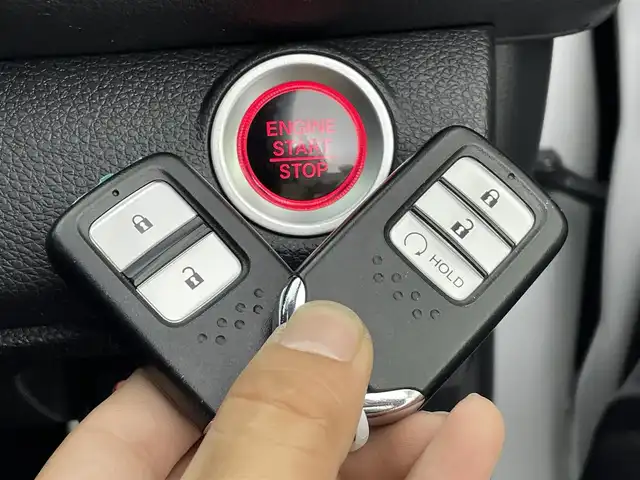 ホンダ シビック ハッチバック 群馬県 2020(令2)年 5.5万km プラチナホワイトパール 純正ギャザーズナビ（VXM-204VFi)/・CD/DVD/SD(MSV)/USB/Bluetooth/フルセグTV/・バックモニター/＝＝＝＝＝＝＝＝＝＝＝＝/純正ギャザーズナビ　バックモニター　ハーフレザー　パワーシート　シートヒーター　パドルシフト　前後ドラレコ　衝突軽減　追従クルーズコントロール　ビルトインＥＴＣ２．０　スマートキー　防眩ミラー　禁煙車
