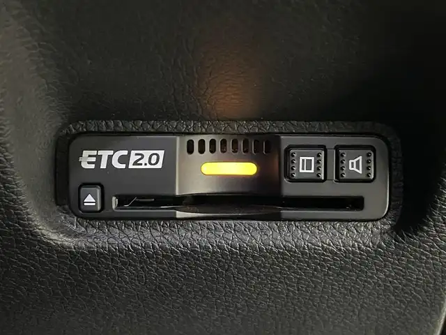 ホンダ シビック ハッチバック 群馬県 2020(令2)年 5.5万km プラチナホワイトパール 純正ギャザーズナビ（VXM-204VFi)/・CD/DVD/SD(MSV)/USB/Bluetooth/フルセグTV/・バックモニター/＝＝＝＝＝＝＝＝＝＝＝＝/純正ギャザーズナビ　バックモニター　ハーフレザー　パワーシート　シートヒーター　パドルシフト　前後ドラレコ　衝突軽減　追従クルーズコントロール　ビルトインＥＴＣ２．０　スマートキー　防眩ミラー　禁煙車
