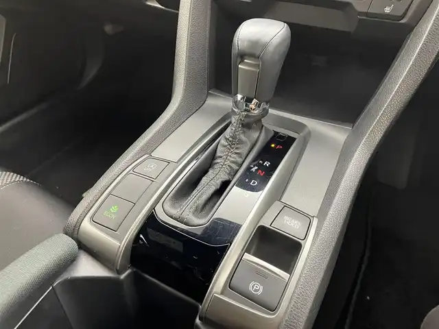 ホンダ シビック ハッチバック 群馬県 2020(令2)年 5.5万km プラチナホワイトパール 純正ギャザーズナビ（VXM-204VFi)/・CD/DVD/SD(MSV)/USB/Bluetooth/フルセグTV/・バックモニター/＝＝＝＝＝＝＝＝＝＝＝＝/純正ギャザーズナビ　バックモニター　ハーフレザー　パワーシート　シートヒーター　パドルシフト　前後ドラレコ　衝突軽減　追従クルーズコントロール　ビルトインＥＴＣ２．０　スマートキー　防眩ミラー　禁煙車
