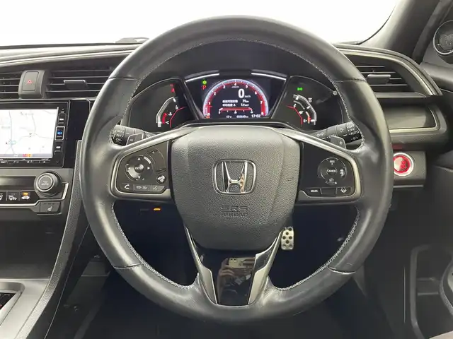 ホンダ シビック ハッチバック 群馬県 2020(令2)年 5.5万km プラチナホワイトパール 純正ギャザーズナビ（VXM-204VFi)/・CD/DVD/SD(MSV)/USB/Bluetooth/フルセグTV/・バックモニター/＝＝＝＝＝＝＝＝＝＝＝＝/純正ギャザーズナビ　バックモニター　ハーフレザー　パワーシート　シートヒーター　パドルシフト　前後ドラレコ　衝突軽減　追従クルーズコントロール　ビルトインＥＴＣ２．０　スマートキー　防眩ミラー　禁煙車