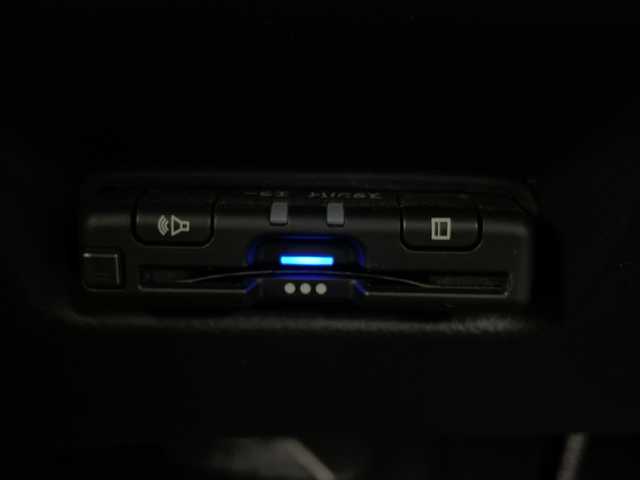 ホンダ フィット ホーム 新潟県 2021(令3)年 6.4万km プレミアムクリスタルレッドM ワンオーナー/4WD/スマートキー/スペアキー1本/9インチナビ　型式VXU-205FTi/ドライブレコーダー前後/フルセグ/CD/DVD/USB/バックカメラ/ハーフレザー/コーナーセンサー/ホンダセンシング/新車時保証書/取扱説明書