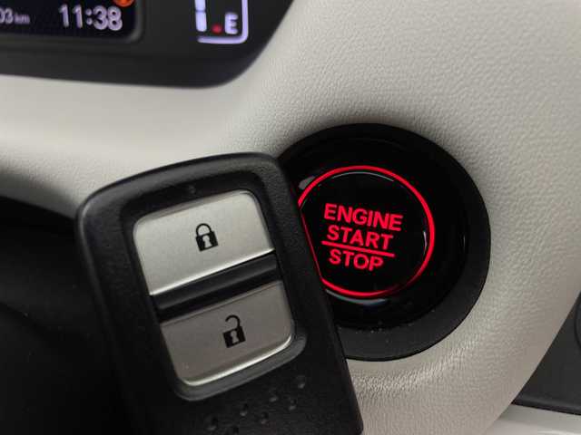 ホンダ フィット ホーム 新潟県 2021(令3)年 6.4万km プレミアムクリスタルレッドM ワンオーナー/4WD/スマートキー/スペアキー1本/9インチナビ　型式VXU-205FTi/ドライブレコーダー前後/フルセグ/CD/DVD/USB/バックカメラ/ハーフレザー/コーナーセンサー/ホンダセンシング/新車時保証書/取扱説明書