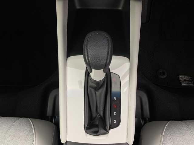 ホンダ フィット ホーム 新潟県 2021(令3)年 6.4万km プレミアムクリスタルレッドM ワンオーナー/4WD/スマートキー/スペアキー1本/9インチナビ　型式VXU-205FTi/ドライブレコーダー前後/フルセグ/CD/DVD/USB/バックカメラ/ハーフレザー/コーナーセンサー/ホンダセンシング/新車時保証書/取扱説明書