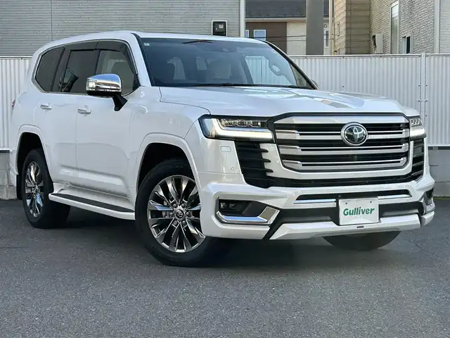 トヨタ ランドクルーザー ZX 栃木県 2024(令6)年 0.4万km プレシャスホワイトパール ワンオーナー/サンルーフ/JBLプレミアムサウンドシステム/リヤエンターテインメントシステム/モデリスタエアロ/寒冷地仕様/ヘッドアップディスプレイ/パワーバックドア/純正20inAW/ベージュレザーシート/メーカーOPナビ/フルセグTV/BT/Carplay/マルチテレインモニター/TOYOTAセーフティセンス/プリクラッシュセーフティ/レーントレーシングアシスト/ドライバー異常時対応システム/レーダークルーズコントロール/ロードサインアシスト/アダプティブハイビーム/オートハイビーム/ブラインドスポットモニター