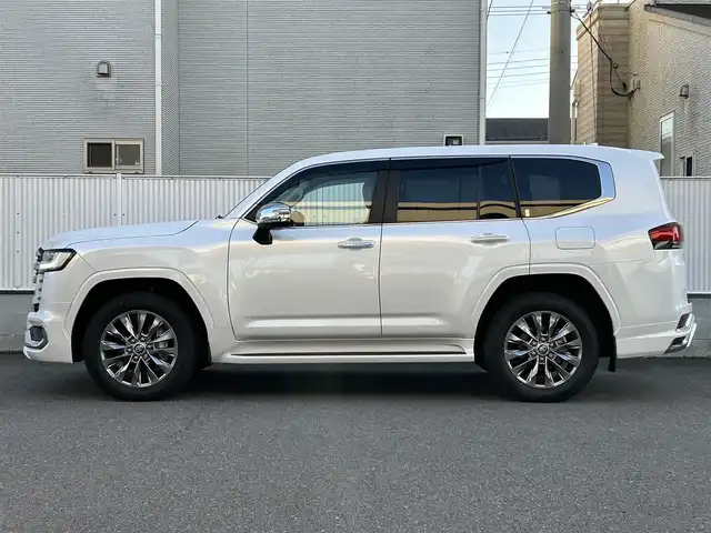 トヨタ ランドクルーザー ZX 栃木県 2024(令6)年 0.4万km プレシャスホワイトパール ワンオーナー/サンルーフ/JBLプレミアムサウンドシステム/リヤエンターテインメントシステム/モデリスタエアロ/寒冷地仕様/ヘッドアップディスプレイ/パワーバックドア/純正20inAW/ベージュレザーシート/メーカーOPナビ/フルセグTV/BT/Carplay/マルチテレインモニター/TOYOTAセーフティセンス/プリクラッシュセーフティ/レーントレーシングアシスト/ドライバー異常時対応システム/レーダークルーズコントロール/ロードサインアシスト/アダプティブハイビーム/オートハイビーム/ブラインドスポットモニター