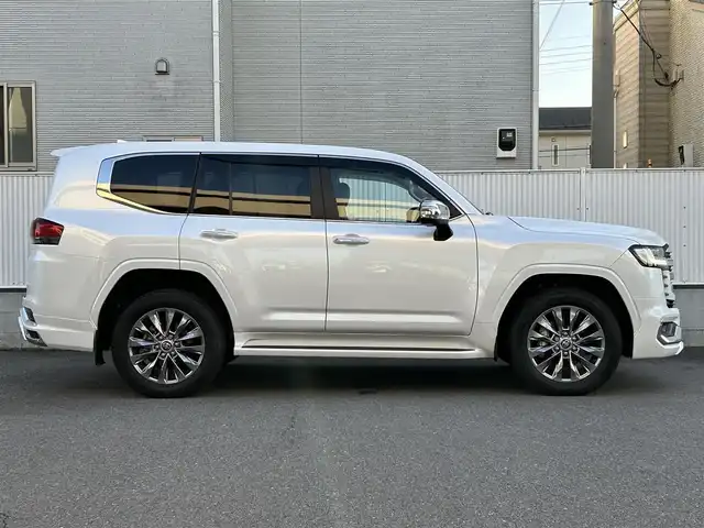 トヨタ ランドクルーザー ZX 栃木県 2024(令6)年 0.4万km プレシャスホワイトパール ワンオーナー/サンルーフ/JBLプレミアムサウンドシステム/リヤエンターテインメントシステム/モデリスタエアロ/寒冷地仕様/ヘッドアップディスプレイ/パワーバックドア/純正20inAW/ベージュレザーシート/メーカーOPナビ/フルセグTV/BT/Carplay/マルチテレインモニター/TOYOTAセーフティセンス/プリクラッシュセーフティ/レーントレーシングアシスト/ドライバー異常時対応システム/レーダークルーズコントロール/ロードサインアシスト/アダプティブハイビーム/オートハイビーム/ブラインドスポットモニター