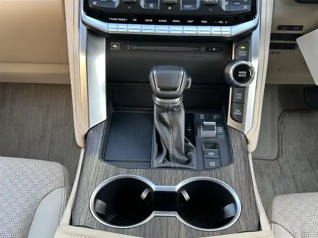 トヨタ ランドクルーザー ZX 栃木県 2024(令6)年 0.4万km プレシャスホワイトパール ワンオーナー/サンルーフ/JBLプレミアムサウンドシステム/リヤエンターテインメントシステム/モデリスタエアロ/寒冷地仕様/ヘッドアップディスプレイ/パワーバックドア/純正20inAW/ベージュレザーシート/メーカーOPナビ/フルセグTV/BT/Carplay/マルチテレインモニター/TOYOTAセーフティセンス/プリクラッシュセーフティ/レーントレーシングアシスト/ドライバー異常時対応システム/レーダークルーズコントロール/ロードサインアシスト/アダプティブハイビーム/オートハイビーム/ブラインドスポットモニター