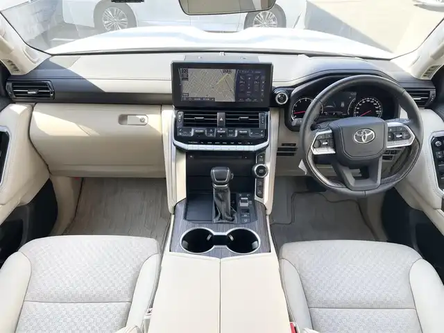 トヨタ ランドクルーザー ZX 栃木県 2024(令6)年 0.4万km プレシャスホワイトパール ワンオーナー/サンルーフ/JBLプレミアムサウンドシステム/リヤエンターテインメントシステム/モデリスタエアロ/寒冷地仕様/ヘッドアップディスプレイ/パワーバックドア/純正20inAW/ベージュレザーシート/メーカーOPナビ/フルセグTV/BT/Carplay/マルチテレインモニター/TOYOTAセーフティセンス/プリクラッシュセーフティ/レーントレーシングアシスト/ドライバー異常時対応システム/レーダークルーズコントロール/ロードサインアシスト/アダプティブハイビーム/オートハイビーム/ブラインドスポットモニター