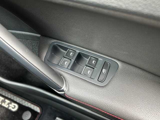 フォルクスワーゲン ゴルフ ＧＴＩ パフォーマンス 青森県 2014(平26)年 2.7万km ピュアホワイト 500台限定特別仕様車/ワンオーナー/19インチAW/GTIレッドブレーキキャリパー/パドルシフト/アダプティブクルーズコントロール/保証書/取扱説明書/ナビ説明書/ディーラー記録簿H27/H29/R1.3.4.5.7有/純正ナビ（ＡＵＸ/BlueTooth）/ICクーラー付きturbo/ブレーキホールド/コーナーセンサー/横滑り防止/ETC/スペアキー