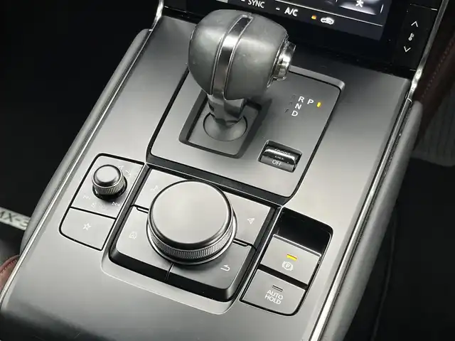 マツダ ＭＸ－３０ 三重県 2022(令4)年 4.8万km セラミックメタリック ベーシックパッケージ・交通標識認識/ドアミラーヒーター/アドバンストキーレスエントリーシステム/インダストリアルクラッシクパッケージ/インテリアパッケージ・フレームレス自動防眩ルームミラー/ブラウン合皮巻き（ニーレストパッド/フロントドアトリム/リアサイドトリム）/ブラウン合皮ブラッククロスコンビシート/エクステリアパッケージ・高輝度ダーク塗装アルミ/ユーティリティパッケージ・ドアミラー自動防眩/リバース連動・ステアリングヒーター・メモリー機能付パワーシート（運転席）・シートヒーター（前席）/360度セーフティパッケージ・360度ビューモニター/ドライバーモニタリング/セーフティパッケージ・クルージング/トラフィックサポート/スマートブレーキサポート(右直事故回避アシスト)/前側方接近車両検知/アダプティブLEDヘッドランプ/シグネチャーLEDランプ/デイタイムランニングライト/シグネチャーランプ付LEDリアコンビネーションランプ/i-アクティブセンス・ブラインドスポットモニター/レーンキープアシストシステム/スマートブレーキサポート/ナビ（FM/AM/USB/DTV/HDMI/Bluetooth/ＳＤ）/ヘッドアップディスプレイ