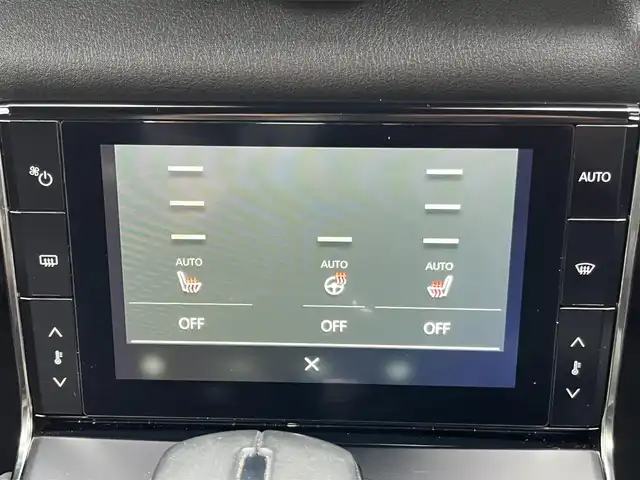 マツダ ＭＸ－３０ 三重県 2022(令4)年 4.8万km セラミックメタリック ベーシックパッケージ・交通標識認識/ドアミラーヒーター/アドバンストキーレスエントリーシステム/インダストリアルクラッシクパッケージ/インテリアパッケージ・フレームレス自動防眩ルームミラー/ブラウン合皮巻き（ニーレストパッド/フロントドアトリム/リアサイドトリム）/ブラウン合皮ブラッククロスコンビシート/エクステリアパッケージ・高輝度ダーク塗装アルミ/ユーティリティパッケージ・ドアミラー自動防眩/リバース連動・ステアリングヒーター・メモリー機能付パワーシート（運転席）・シートヒーター（前席）/360度セーフティパッケージ・360度ビューモニター/ドライバーモニタリング/セーフティパッケージ・クルージング/トラフィックサポート/スマートブレーキサポート(右直事故回避アシスト)/前側方接近車両検知/アダプティブLEDヘッドランプ/シグネチャーLEDランプ/デイタイムランニングライト/シグネチャーランプ付LEDリアコンビネーションランプ/i-アクティブセンス・ブラインドスポットモニター/レーンキープアシストシステム/スマートブレーキサポート/ナビ（FM/AM/USB/DTV/HDMI/Bluetooth/ＳＤ）/ヘッドアップディスプレイ