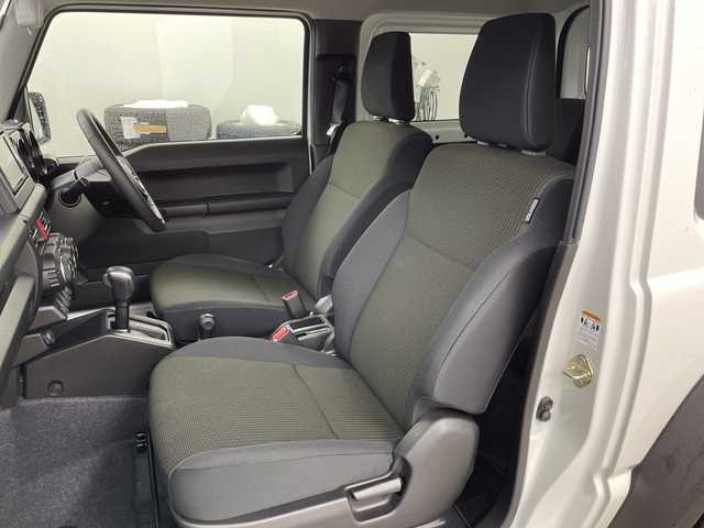 スズキ ジムニー シエラ JC 道央・札幌 2023(令5)年 0.4万km ピュアホワイトP ・４WD/スズキ セーフティ サポート/・デュアルセンサーブレーキサポート　/・純正メモリナビ/・CD/DVD/USB/SD/フルセグTV/・Bluetooth接続/・クルーズコントロール/・レーンキープアシスト/・ヒルディセントコントロール/・純正前後ドライブレコーダー/・LEDオートライト/・前席シートヒーター/・ステアリングスイッチ/・純正フロアマット/・電動格納ミラー/ミラーヒーター/・スマートキー/スペアキー