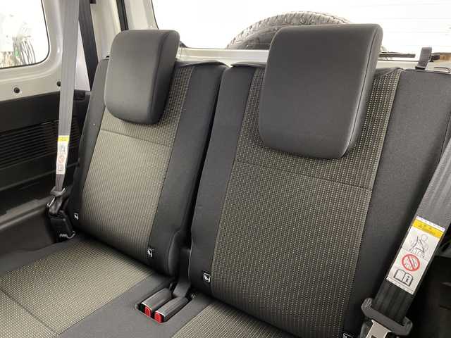 スズキ ジムニー シエラ JC 道央・札幌 2023(令5)年 0.4万km ピュアホワイトP ・４WD/スズキ セーフティ サポート/・デュアルセンサーブレーキサポート　/・純正メモリナビ/・CD/DVD/USB/SD/フルセグTV/・Bluetooth接続/・クルーズコントロール/・レーンキープアシスト/・ヒルディセントコントロール/・純正前後ドライブレコーダー/・LEDオートライト/・前席シートヒーター/・ステアリングスイッチ/・純正フロアマット/・電動格納ミラー/ミラーヒーター/・スマートキー/スペアキー