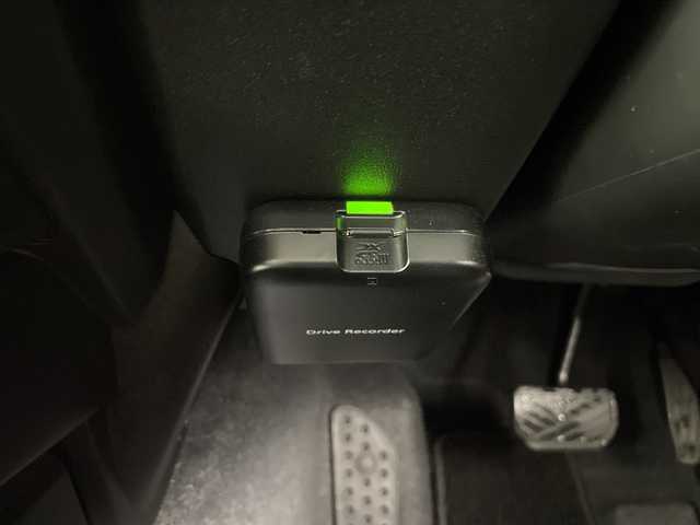 スズキ ジムニー シエラ JC 道央・札幌 2023(令5)年 0.4万km ピュアホワイトP ・４WD/スズキ セーフティ サポート/・デュアルセンサーブレーキサポート　/・純正メモリナビ/・CD/DVD/USB/SD/フルセグTV/・Bluetooth接続/・クルーズコントロール/・レーンキープアシスト/・ヒルディセントコントロール/・純正前後ドライブレコーダー/・LEDオートライト/・前席シートヒーター/・ステアリングスイッチ/・純正フロアマット/・電動格納ミラー/ミラーヒーター/・スマートキー/スペアキー