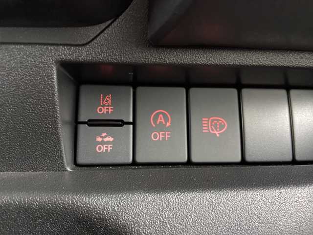 スズキ ジムニー シエラ JC 道央・札幌 2023(令5)年 0.4万km ピュアホワイトP ・４WD/スズキ セーフティ サポート/・デュアルセンサーブレーキサポート　/・純正メモリナビ/・CD/DVD/USB/SD/フルセグTV/・Bluetooth接続/・クルーズコントロール/・レーンキープアシスト/・ヒルディセントコントロール/・純正前後ドライブレコーダー/・LEDオートライト/・前席シートヒーター/・ステアリングスイッチ/・純正フロアマット/・電動格納ミラー/ミラーヒーター/・スマートキー/スペアキー