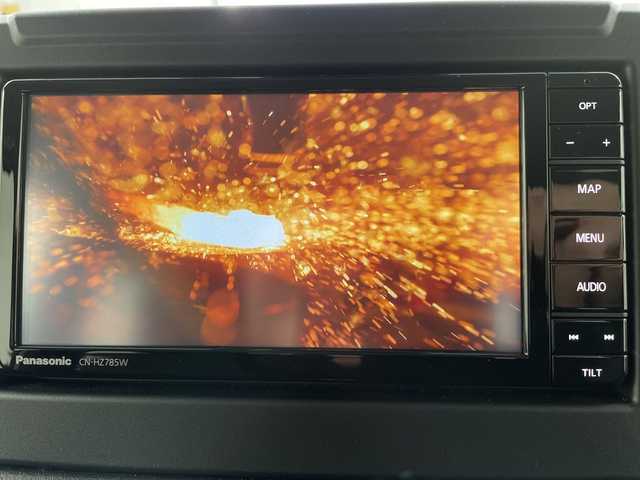 スズキ ジムニー シエラ JC 道央・札幌 2023(令5)年 0.4万km ピュアホワイトP ・４WD/スズキ セーフティ サポート/・デュアルセンサーブレーキサポート　/・純正メモリナビ/・CD/DVD/USB/SD/フルセグTV/・Bluetooth接続/・クルーズコントロール/・レーンキープアシスト/・ヒルディセントコントロール/・純正前後ドライブレコーダー/・LEDオートライト/・前席シートヒーター/・ステアリングスイッチ/・純正フロアマット/・電動格納ミラー/ミラーヒーター/・スマートキー/スペアキー