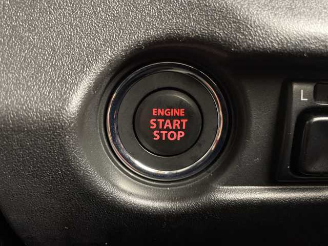 スズキ ジムニー シエラ JC 道央・札幌 2023(令5)年 0.4万km ピュアホワイトP ・４WD/スズキ セーフティ サポート/・デュアルセンサーブレーキサポート　/・純正メモリナビ/・CD/DVD/USB/SD/フルセグTV/・Bluetooth接続/・クルーズコントロール/・レーンキープアシスト/・ヒルディセントコントロール/・純正前後ドライブレコーダー/・LEDオートライト/・前席シートヒーター/・ステアリングスイッチ/・純正フロアマット/・電動格納ミラー/ミラーヒーター/・スマートキー/スペアキー