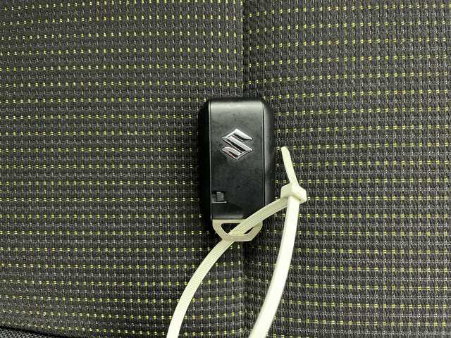 スズキ ジムニー シエラ JC 道央・札幌 2023(令5)年 0.4万km ピュアホワイトP ・４WD/スズキ セーフティ サポート/・デュアルセンサーブレーキサポート　/・純正メモリナビ/・CD/DVD/USB/SD/フルセグTV/・Bluetooth接続/・クルーズコントロール/・レーンキープアシスト/・ヒルディセントコントロール/・純正前後ドライブレコーダー/・LEDオートライト/・前席シートヒーター/・ステアリングスイッチ/・純正フロアマット/・電動格納ミラー/ミラーヒーター/・スマートキー/スペアキー