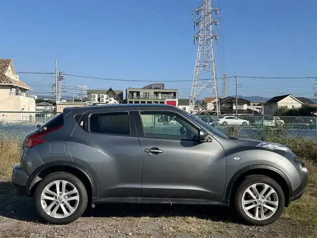 日産 ジューク 15RX 静岡県 2011(平23)年 8.7万km ダークメタルグレー ユーザー買取車両/社外SDナビ（CN-MW250D）/【AM/FM/TV】/純正ハロゲンヘッドライト/純正17インチAW/エンジンスタートボタン/スマートキー/バックカメラ/オートライト/保証書/取扱説明書