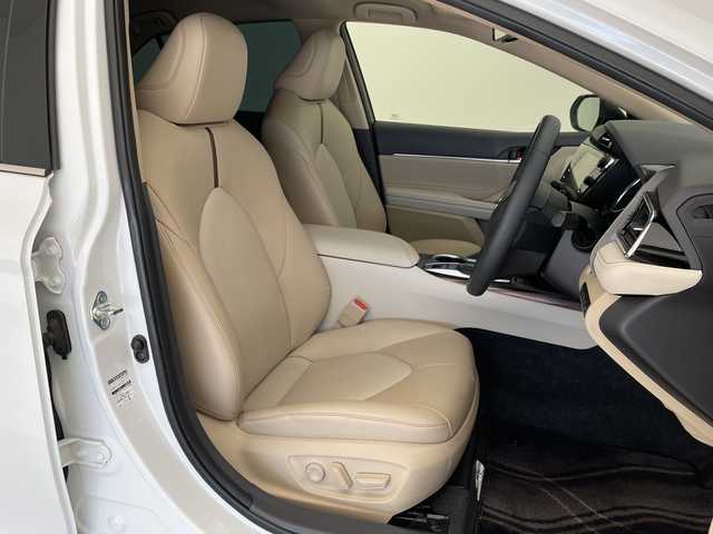 トヨタ カムリ G レザーパッケージ 愛知県 2018(平30)年 1.7万km プラチナホワイトパールマイカ トヨタセーフティセンス/純正8型ナビ　SDカードなし/モデリスタエアロ/レーダークルーズコントロール/ベージュレザー/シートヒーター/バックカメラ/パワーシート/コーナーセンサー/純正アルミホイール/ETC2.0/ブラインドスポットモニター/LEDヘッドライト/オートマチックハイビーム/ドライブレコーダー/衝突軽減システム/フルセグ/CD DVD/Bluetooth/ステアリングスイッチ/スマートキー/プッシュスタート