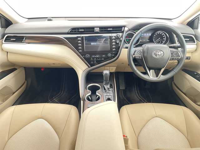トヨタ カムリ G レザーパッケージ 愛知県 2018(平30)年 1.7万km プラチナホワイトパールマイカ トヨタセーフティセンス/純正8型ナビ　SDカードなし/モデリスタエアロ/レーダークルーズコントロール/ベージュレザー/シートヒーター/バックカメラ/パワーシート/コーナーセンサー/純正アルミホイール/ETC2.0/ブラインドスポットモニター/LEDヘッドライト/オートマチックハイビーム/ドライブレコーダー/衝突軽減システム/フルセグ/CD DVD/Bluetooth/ステアリングスイッチ/スマートキー/プッシュスタート