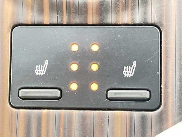 トヨタ カムリ G レザーパッケージ 愛知県 2018(平30)年 1.7万km プラチナホワイトパールマイカ トヨタセーフティセンス/純正8型ナビ　SDカードなし/モデリスタエアロ/レーダークルーズコントロール/ベージュレザー/シートヒーター/バックカメラ/パワーシート/コーナーセンサー/純正アルミホイール/ETC2.0/ブラインドスポットモニター/LEDヘッドライト/オートマチックハイビーム/ドライブレコーダー/衝突軽減システム/フルセグ/CD DVD/Bluetooth/ステアリングスイッチ/スマートキー/プッシュスタート