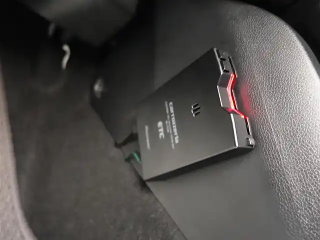 ホンダ フィット ハイブリット Fパッケージ 山形県 2016(平28)年 5.2万km タフホワイトⅡ 4WD/衝突被害軽減システム/メモリナビ/　　【CD DVD BT USB AUX】/アイドリングストップ/電動格納ウィンカーミラー/ワイパーデアイサー/フロアマット/ドアバイザ―/AAC/スマートキー/ETC