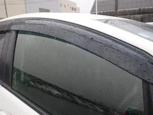 ホンダ フィット ハイブリット Fパッケージ 山形県 2016(平28)年 5.2万km タフホワイトⅡ 4WD/衝突被害軽減システム/メモリナビ/　　【CD DVD BT USB AUX】/アイドリングストップ/電動格納ウィンカーミラー/ワイパーデアイサー/フロアマット/ドアバイザ―/AAC/スマートキー/ETC