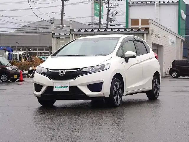 ホンダ フィット ハイブリット Fパッケージ 山形県 2016(平28)年 5.2万km タフホワイトⅡ 4WD/衝突被害軽減システム/メモリナビ/　　【CD DVD BT USB AUX】/アイドリングストップ/電動格納ウィンカーミラー/ワイパーデアイサー/フロアマット/ドアバイザ―/AAC/スマートキー/ETC