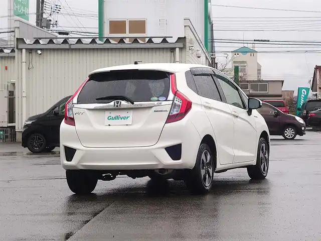 ホンダ フィット ハイブリット Fパッケージ 山形県 2016(平28)年 5.2万km タフホワイトⅡ 4WD/衝突被害軽減システム/メモリナビ/　　【CD DVD BT USB AUX】/アイドリングストップ/電動格納ウィンカーミラー/ワイパーデアイサー/フロアマット/ドアバイザ―/AAC/スマートキー/ETC