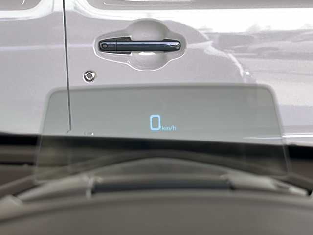 マツダ デミオ 13S ミッドセンチュリー 静岡県 2015(平27)年 2.9万km スノーフレイクホワイトパールマイカ 純正ナビ/（Bluetooth／USB／フルセグTV）/デカール/赤シート/前席シートヒーター/ヘッドアップディスプレイ/衝突軽減ブレーキ/MTモード付きAT/アイドリングストップ/純正フロアマット/純正アルミホイール/LEDヘッドライト/オートライト/プッシュスタート/スマートキー