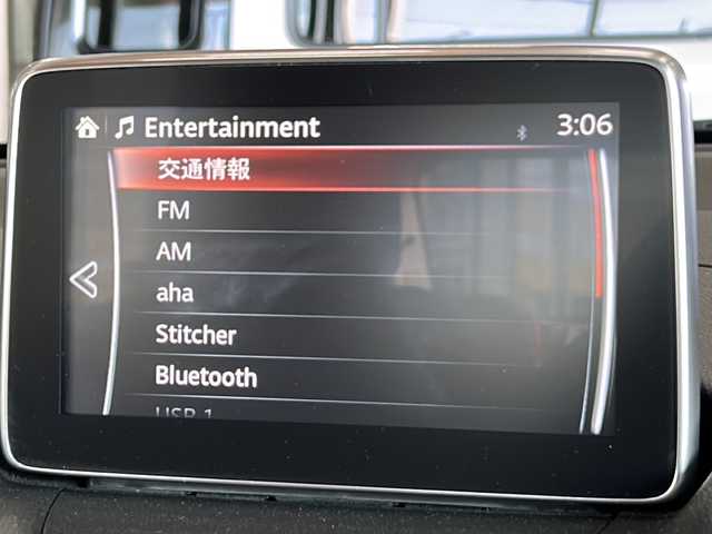 マツダ デミオ 13S ミッドセンチュリー 静岡県 2015(平27)年 2.9万km スノーフレイクホワイトパールマイカ 純正ナビ/（Bluetooth／USB／フルセグTV）/デカール/赤シート/前席シートヒーター/ヘッドアップディスプレイ/衝突軽減ブレーキ/MTモード付きAT/アイドリングストップ/純正フロアマット/純正アルミホイール/LEDヘッドライト/オートライト/プッシュスタート/スマートキー