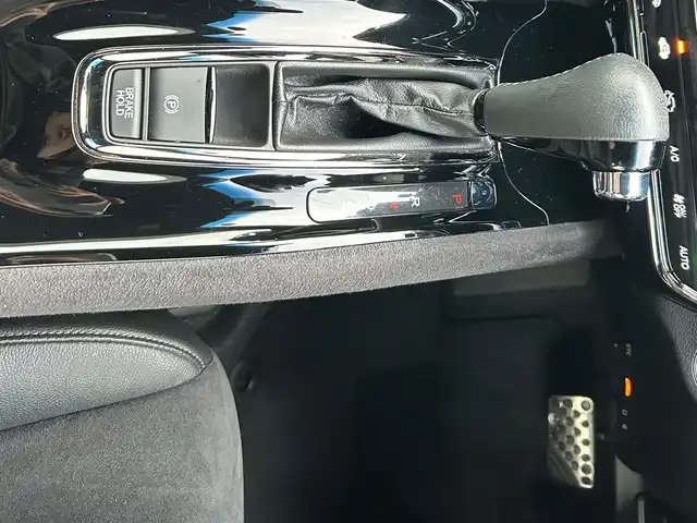 ホンダ ヴェゼル 静岡県 2016(平28)年 9.7万km クリスタルブラックパール ワンオーナー/純性ＳＤナビ(VXM-174VFi)/【CD/DVD/BT/地デジ】/純性LEDヘッドライト/純正18インチアルミホイール/クルーズコントロール/ハーフレザーシート/ETC/USB端子/スマートキー/ECONモード