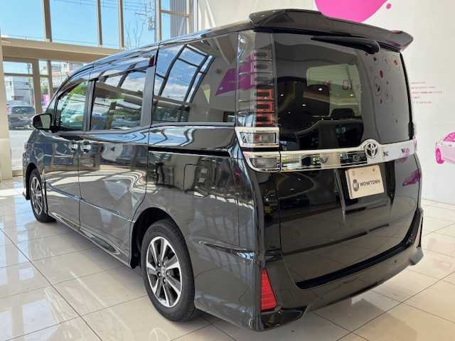 トヨタ ヴォクシー ZS 煌Ⅱ 埼玉県 2020(令2)年 1.2万km イナズマスパーキングブラックガラスフレーク トヨタセーフティーセンス/純正SDナビ/　　CD/DVD/BT/フルセグ/USB/バックカメラ/両側パワースライドドア/クルーズコントロール/LEDヘッドライト/純正16インチアルミホイール/アイドリングストップ/スマートキー2本/ビルトインETC2.0/禁煙車