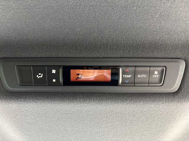 トヨタ ヴォクシー ZS 煌Ⅱ 埼玉県 2020(令2)年 1.2万km イナズマスパーキングブラックガラスフレーク トヨタセーフティーセンス/純正SDナビ/　　CD/DVD/BT/フルセグ/USB/バックカメラ/両側パワースライドドア/クルーズコントロール/LEDヘッドライト/純正16インチアルミホイール/アイドリングストップ/スマートキー2本/ビルトインETC2.0/禁煙車
