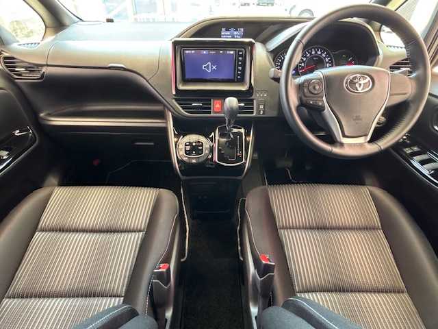 トヨタ ヴォクシー ZS 煌Ⅱ 埼玉県 2020(令2)年 1.2万km イナズマスパーキングブラックガラスフレーク トヨタセーフティーセンス/純正SDナビ/　　CD/DVD/BT/フルセグ/USB/バックカメラ/両側パワースライドドア/クルーズコントロール/LEDヘッドライト/純正16インチアルミホイール/アイドリングストップ/スマートキー2本/ビルトインETC2.0/禁煙車
