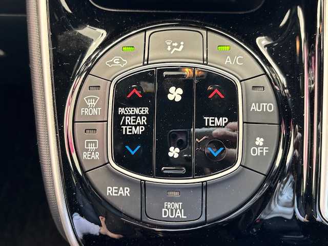 トヨタ ヴォクシー ZS 煌Ⅱ 埼玉県 2020(令2)年 1.2万km イナズマスパーキングブラックガラスフレーク トヨタセーフティーセンス/純正SDナビ/　　CD/DVD/BT/フルセグ/USB/バックカメラ/両側パワースライドドア/クルーズコントロール/LEDヘッドライト/純正16インチアルミホイール/アイドリングストップ/スマートキー2本/ビルトインETC2.0/禁煙車