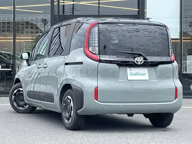 トヨタ シエンタ ハイブリッド Z 茨城県 2024(令6)年 0.4万km 緑 純正ナビ/【ラジオ・TV・BT・USB・Miracast】/レーダークルコン/ETC/全方位カメラ/前後コーナーセンサー/両側パワスラ/BSM/USB入力端子/オートライト/オートハイビーム/LEDライト/純正ホイールカバー/レーンキープアシスト/横滑り防止装置/衝突被害軽減システム/ステリモ/ウインカーミラー