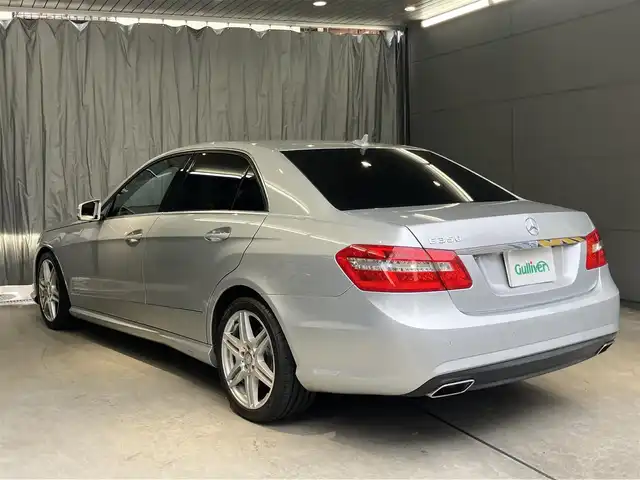 メルセデス・ベンツ Ｅ３５０ アバンギャルドスポーツパッケージ 東京都 2010(平22)年 7.8万km イリジウムシルバー サンルーフ/AMG製革巻きスポーツステアリング/AMG製スポーツシート（運転席・助手席）/AMG製18インチアルミホイール/フルセグテレビ/Bluetooth/スマートキー/前席電動シート/シートヒーター /シートメモリー機能/リアサンシェード/バックカメラ/コーナーセンサー /ウィンカーミラー/トランクスルー/ブラインドスポット/全窓オールオート/ブレーキホールド/ステアリングスイッチリモコン/クルーズコントロール/プッシュスタート/ETC/HID/レーダー探知機/純正フロアマット/メーカー保証書/取扱説明書