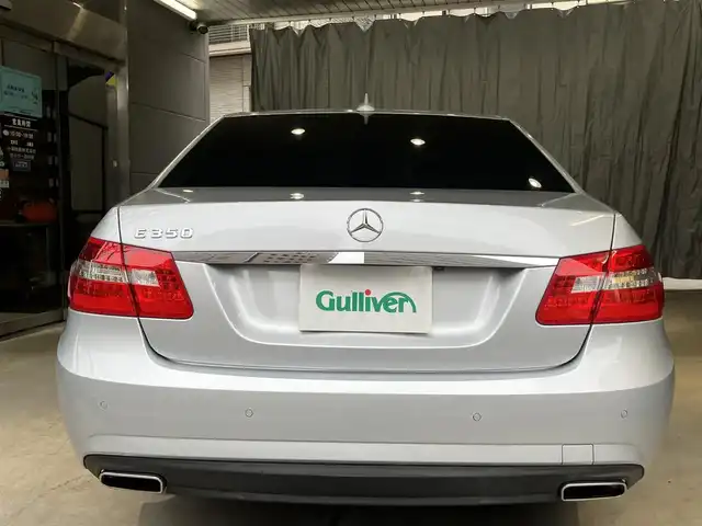 メルセデス・ベンツ Ｅ３５０ アバンギャルドスポーツパッケージ 東京都 2010(平22)年 7.8万km イリジウムシルバー サンルーフ/AMG製革巻きスポーツステアリング/AMG製スポーツシート（運転席・助手席）/AMG製18インチアルミホイール/フルセグテレビ/Bluetooth/スマートキー/前席電動シート/シートヒーター /シートメモリー機能/リアサンシェード/バックカメラ/コーナーセンサー /ウィンカーミラー/トランクスルー/ブラインドスポット/全窓オールオート/ブレーキホールド/ステアリングスイッチリモコン/クルーズコントロール/プッシュスタート/ETC/HID/レーダー探知機/純正フロアマット/メーカー保証書/取扱説明書