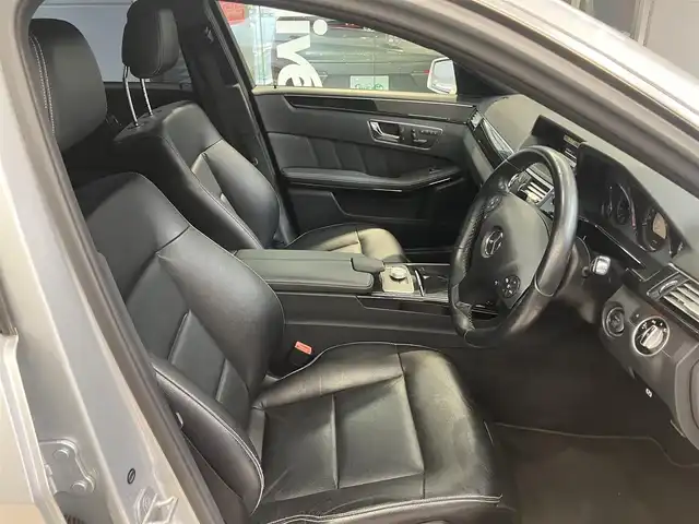 メルセデス・ベンツ Ｅ３５０ アバンギャルドスポーツパッケージ 東京都 2010(平22)年 7.8万km イリジウムシルバー サンルーフ/AMG製革巻きスポーツステアリング/AMG製スポーツシート（運転席・助手席）/AMG製18インチアルミホイール/フルセグテレビ/Bluetooth/スマートキー/前席電動シート/シートヒーター /シートメモリー機能/リアサンシェード/バックカメラ/コーナーセンサー /ウィンカーミラー/トランクスルー/ブラインドスポット/全窓オールオート/ブレーキホールド/ステアリングスイッチリモコン/クルーズコントロール/プッシュスタート/ETC/HID/レーダー探知機/純正フロアマット/メーカー保証書/取扱説明書